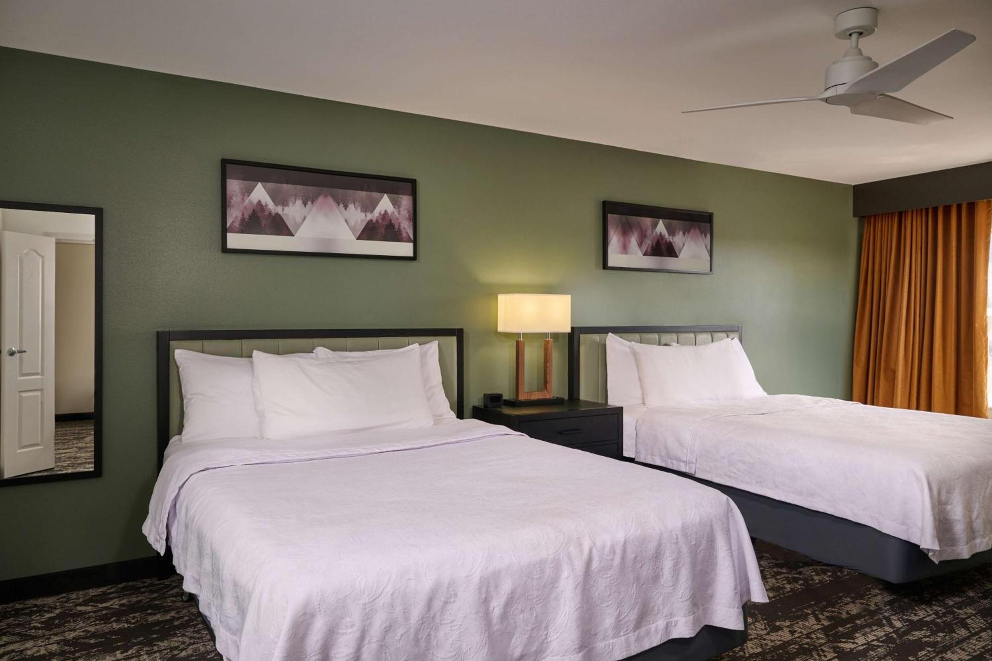 Two-Bedroom King Suite Two Double Beds,1551287026:JPEG