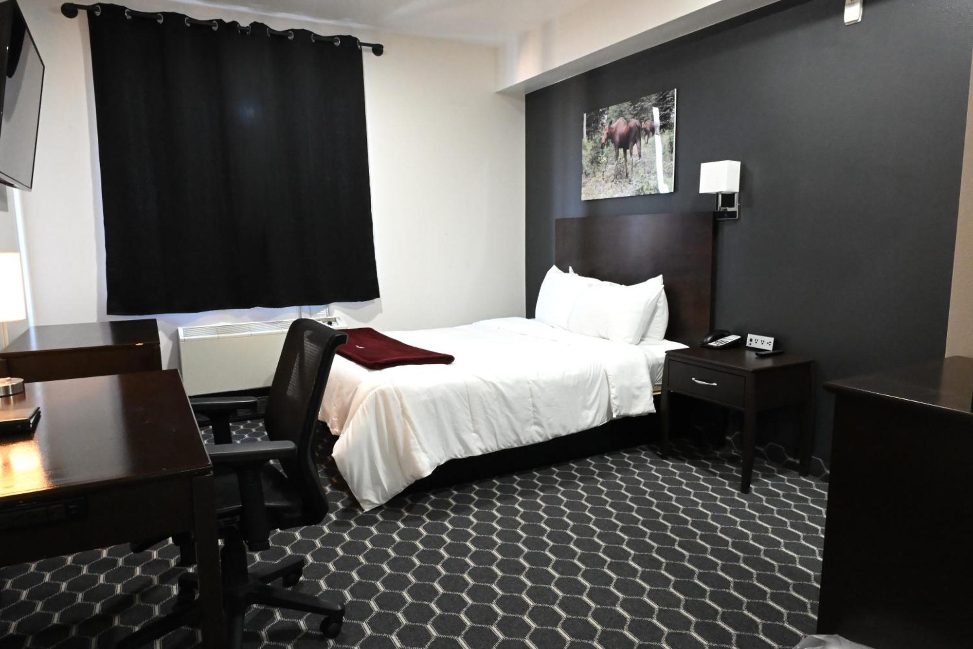 Deluxe Queen Room