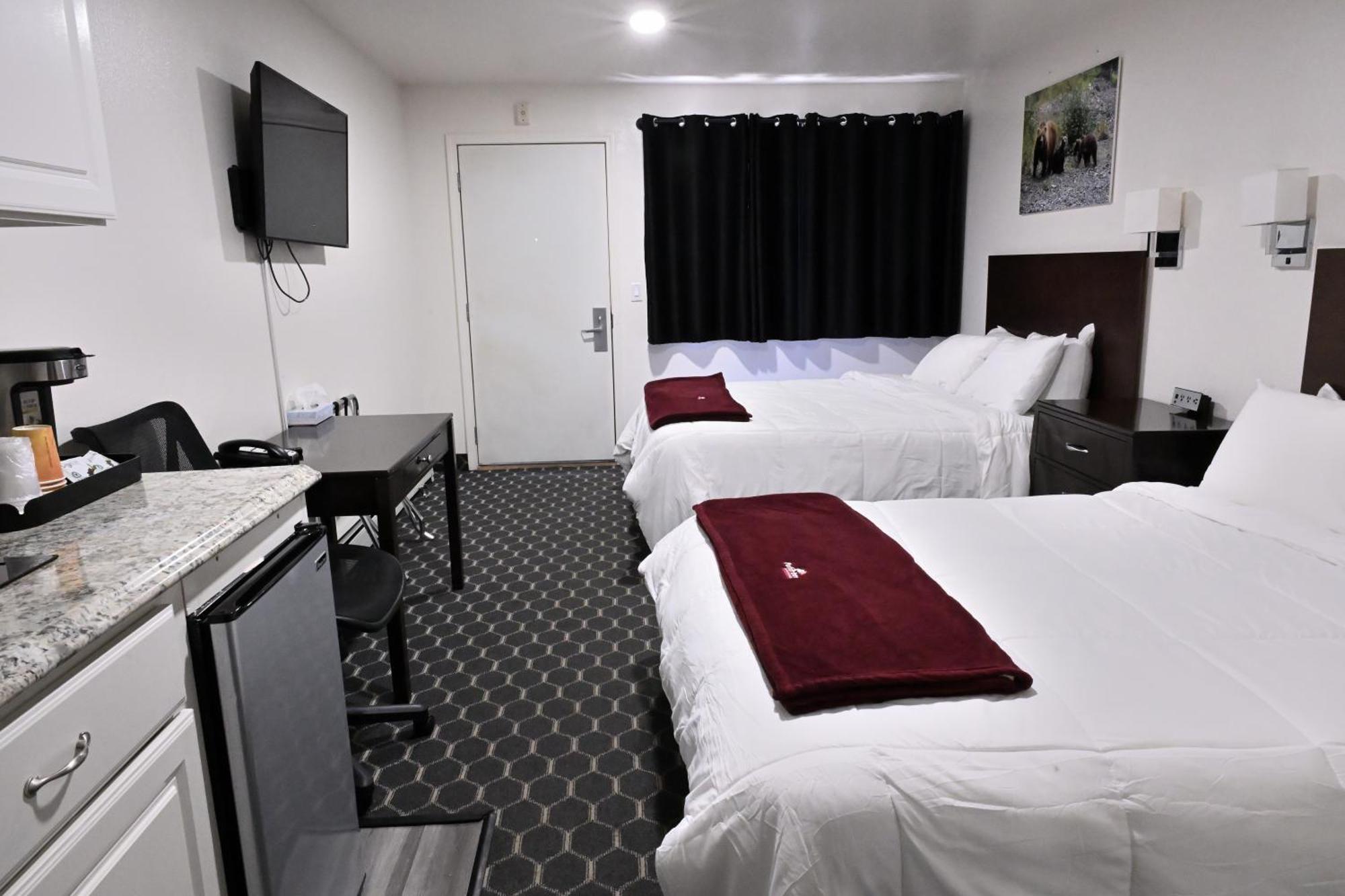 Queen Room Two Queen Beds