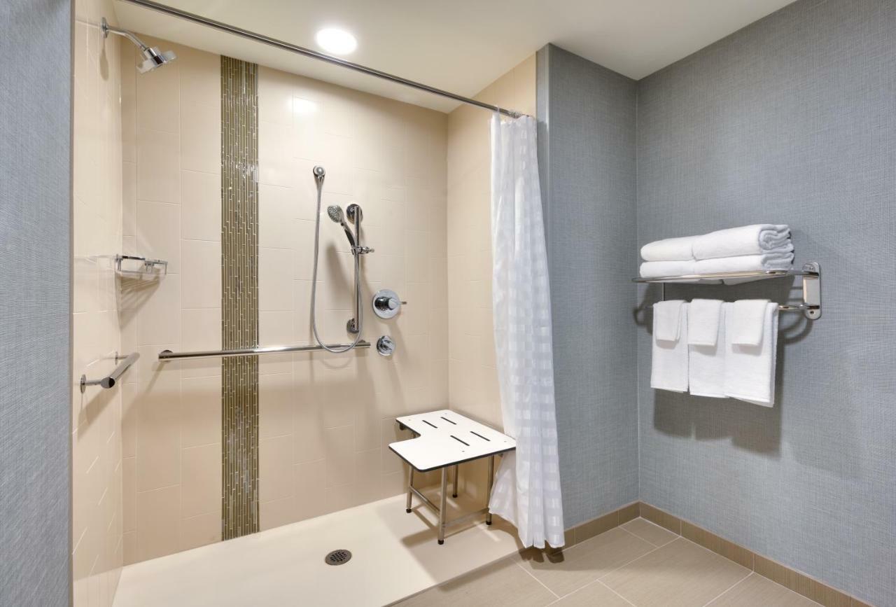 King Room Sofa Bed Shower Disability Access,930896773:JPEG