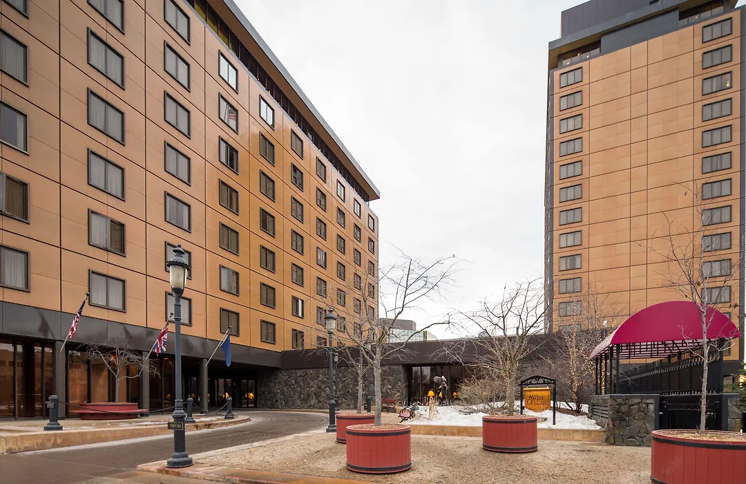 The Hotel Captain Cook-1